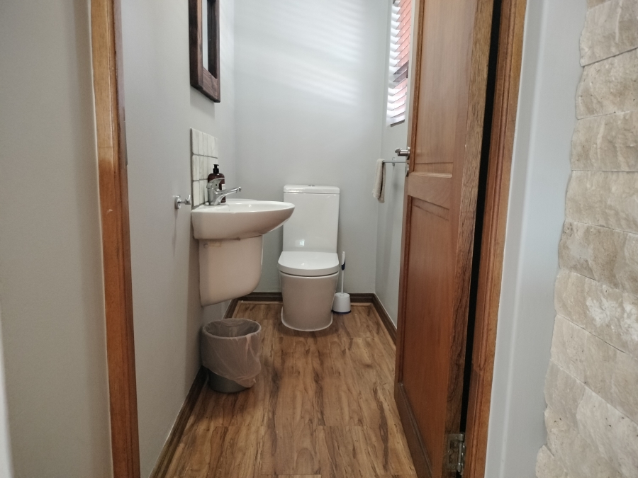 6 Bedroom Property for Sale in Bergsig Western Cape